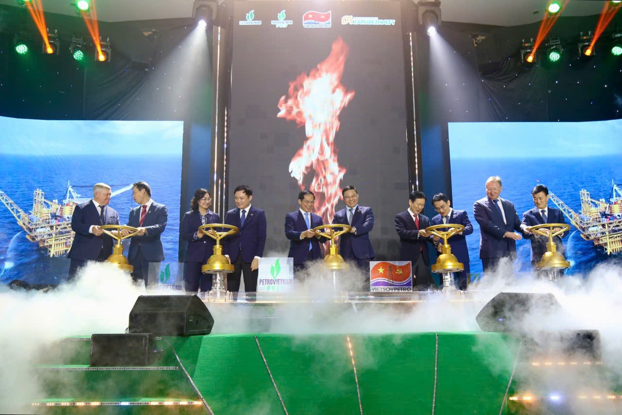 Động lực giúp Petrovietnam tăng trưởng 2 con số sau 9 tháng đầu năm 2025 - 1