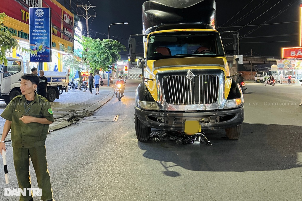 Người thợ hồ xin hòm làm đám tang cho con gái bị tai nạn ở Bình Dương - 3 Người thợ hồ xin hòm làm đám tang cho con gái bị tai nạn ở Bình Dương - 3