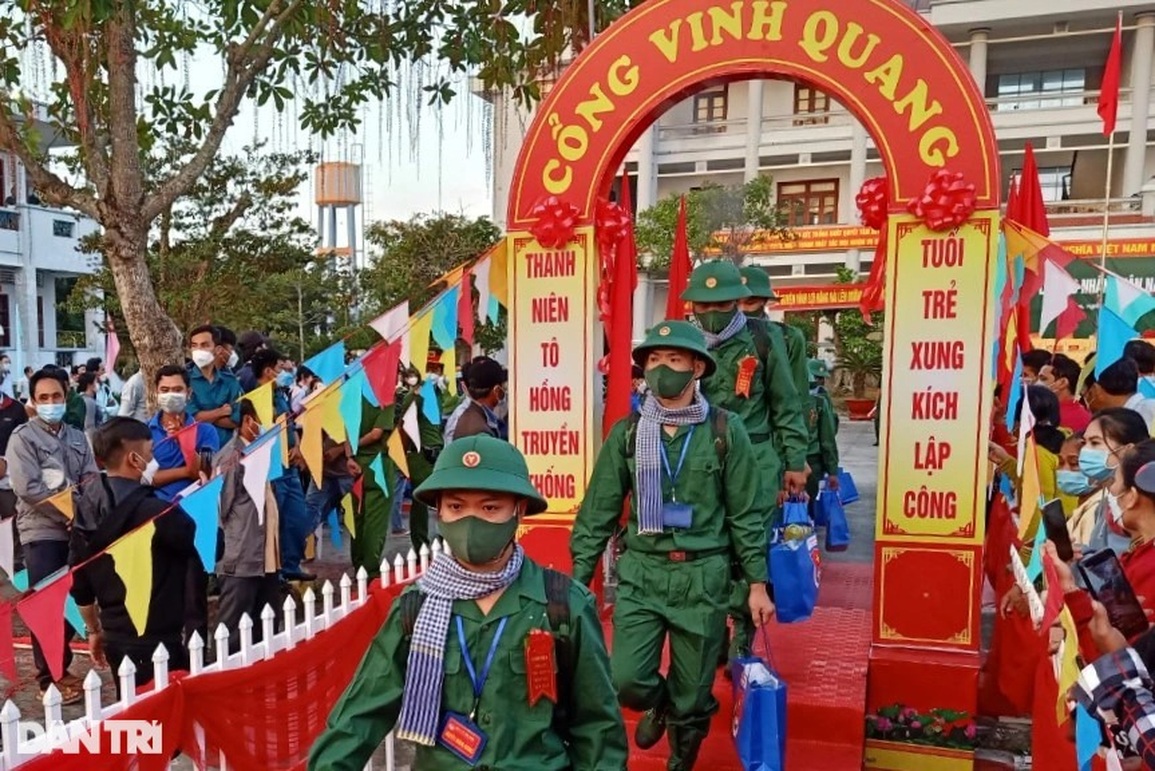 Nữ tân binh duy nhất Bạc Liêu: Muốn đóng góp sức trẻ cho quê hương - 3 Nữ tân binh duy nhất Bạc Liêu: Muốn đóng góp sức trẻ cho quê hương - 3