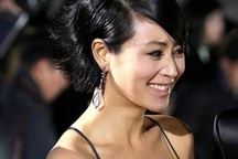 “Nữ hoàng gợi cảm” Kim Hye Soo tới Việt Nam