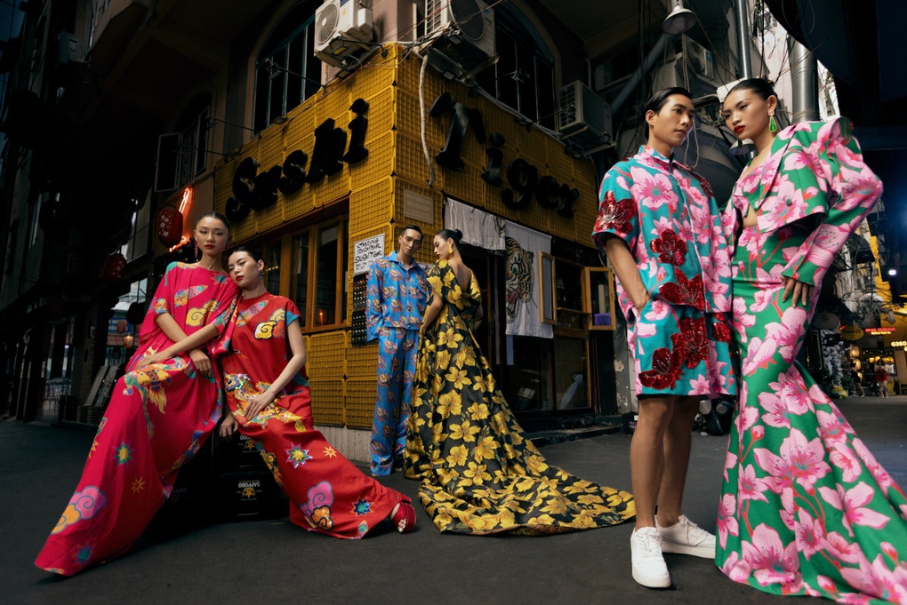 Quán quân Siêu mẫu châu Á Quỳnh Anh thả dáng trên phố với váy áo rực rỡ - 1 Quán quân Siêu mẫu châu Á Quỳnh Anh thả dáng trên phố với váy áo rực rỡ - 1