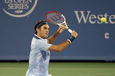 Federer chậm chạp bước qua trận đầu ra quân
