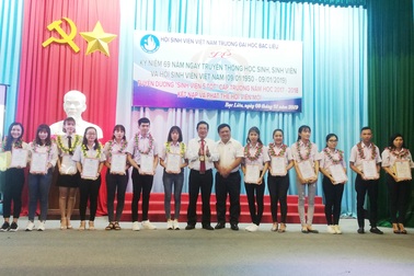 Trường ĐH Bạc Liêu: Nữ sinh viên được mặc váy nhưng không ngắn trên đầu gối