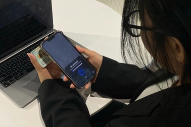 Ngày đầu xác thực sinh trắc học: Khách than gặp trục trặc