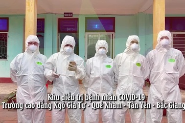 Các bác sĩ hát "Đồng lòng Việt Nam" ở tâm dịch Bắc Giang