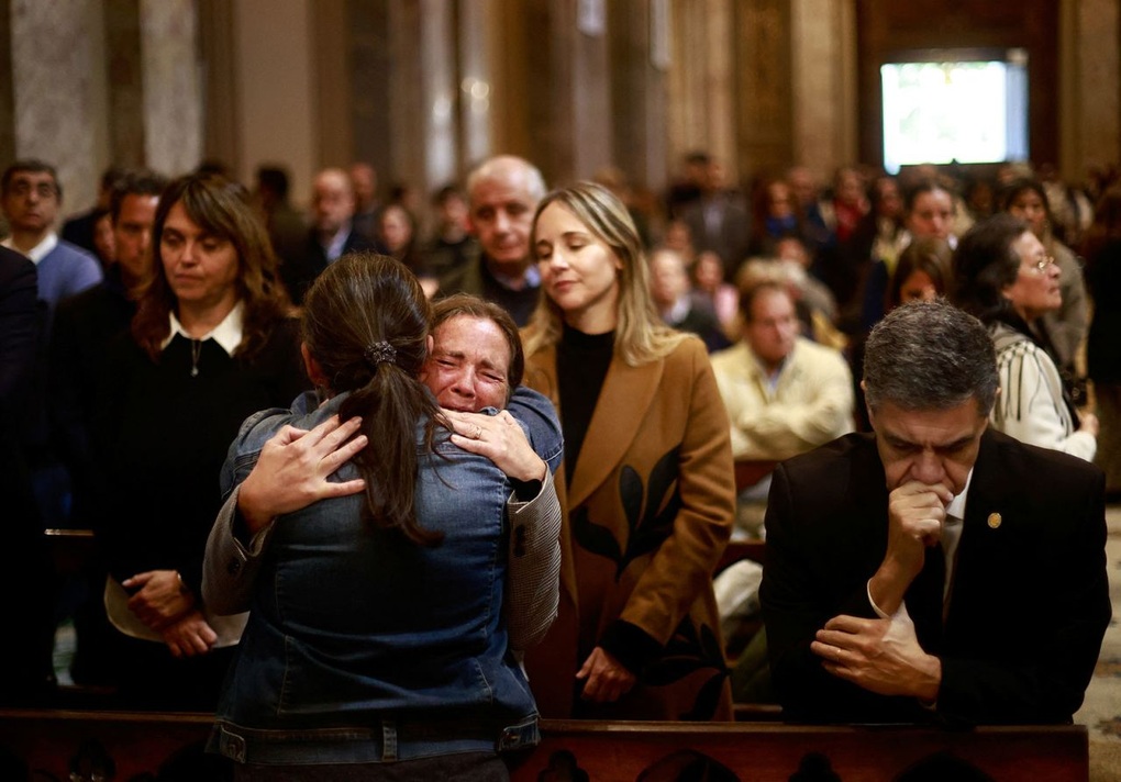 Giáo hoàng Francis qua đời do đột quỵ, suy tim - 2 Giáo hoàng Francis qua đời do đột quỵ, suy tim - 2