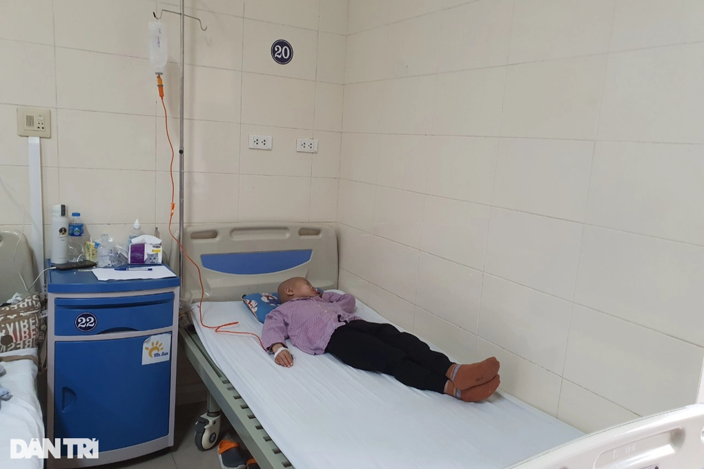5 năm níu kéo sự sống vì bệnh ung thư, cậu bé 8 tuổi: Xin cô bác giúp con - 2 5 năm níu kéo sự sống vì bệnh ung thư, cậu bé 8 tuổi: Xin cô bác giúp con - 2