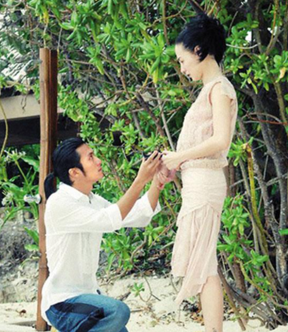 Hôn lễ chóng vánh của Trương Bá Chi: Ly hôn vẫn chưa được mặc váy cưới - 2 Hôn lễ chóng vánh của Trương Bá Chi: Ly hôn vẫn chưa được mặc váy cưới - 2