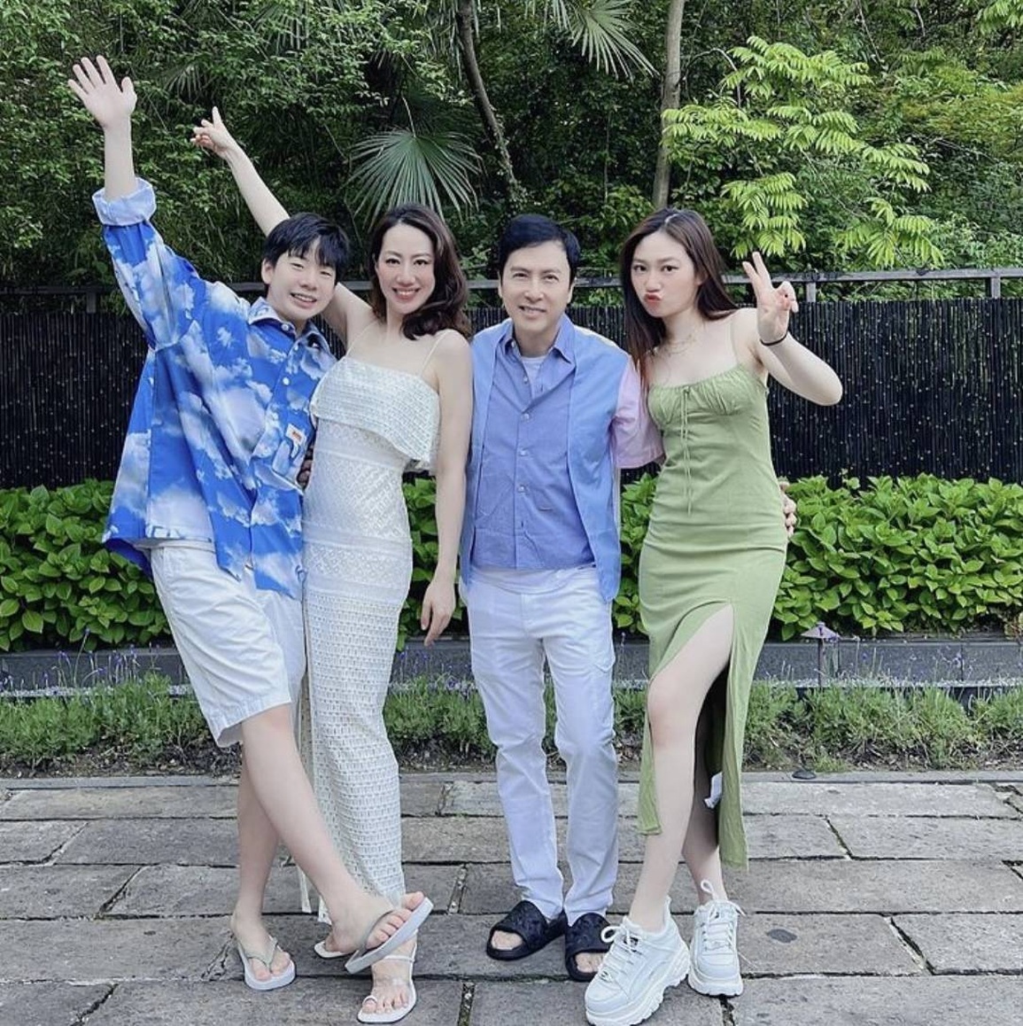 Cuộc sống vợ đẹp, con xinh, gia đình hoàn hảo của Chân Tử Đan - 3 Cuộc sống vợ đẹp, con xinh, gia đình hoàn hảo của Chân Tử Đan - 3