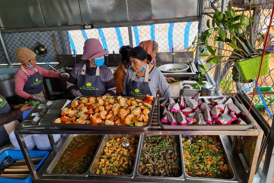 Bữa cơm 0 đồng dành cho hàng trăm người dân vùng cao Đắk Nông - 5 Bữa cơm 0 đồng dành cho hàng trăm người dân vùng cao Đắk Nông - 5