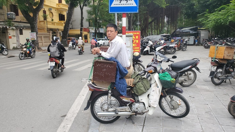 Nghề cầm cưa đứng phố ngóng Tết - 4 Nghề cầm cưa đứng phố ngóng Tết - 4