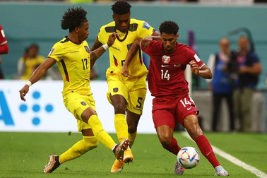 Chủ nhà Qatar đi vào lịch sử World Cup theo cách đáng quên