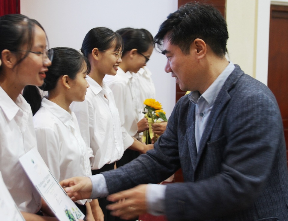 ĐH Huế: 21 tân sinh viên vượt khó được tài trợ suốt quãng đời đại học - 1 ĐH Huế: 21 tân sinh viên vượt khó được tài trợ suốt quãng đời đại học - 1