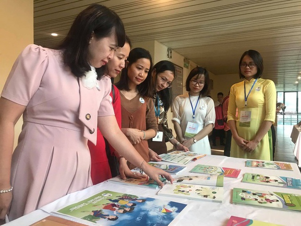 Một bộ sách giáo khoa thống nhất toàn quốc: Giảm gánh nặng, tránh lối mòn - 4