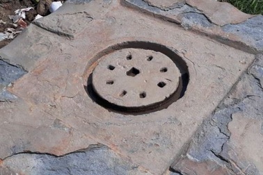 Phát hiện bệ đá lớn nghi là biểu tượng Yoni của Chămpa xưa