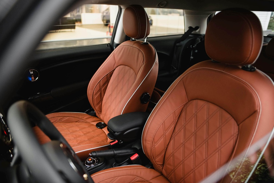 Mini Cooper và One có bản nâng cấp: Xe nhỏ cho nhà giàu Việt - 6 Mini Cooper và One có bản nâng cấp: Xe nhỏ cho nhà giàu Việt - 6