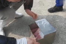 Dọn nhà đón Tết, vợ bất ngờ phát hiện quỹ đen "khủng" của chồng