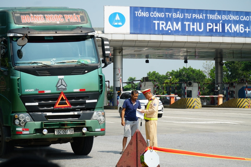 Cảnh sát triển khai mẫu test nhanh ma túy trên cao tốc Nội Bài - Lào Cai - 1 Cảnh sát triển khai mẫu test nhanh ma túy trên cao tốc Nội Bài - Lào Cai - 1
