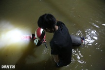 Rốn lũ Hàm Thắng ngập sâu, quốc lộ 1 tê liệt dù trời không mưa