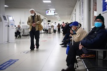 Hà Nội: Trời rét đột ngột, nhiều người già phải vào viện vì bệnh hô hấp