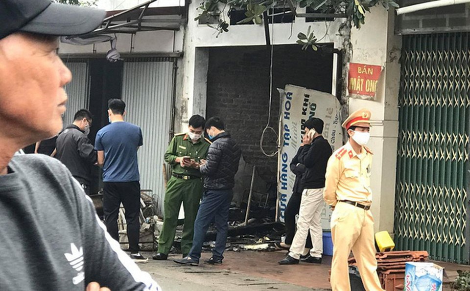 Ngôi nhà 4 tầng bốc cháy, cả gia đình 3 người tử vong - 1 Ngôi nhà 4 tầng bốc cháy, cả gia đình 3 người tử vong - 1