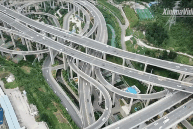 “Ma trận” nút giao thông 5 tầng như lạc vào mê cung