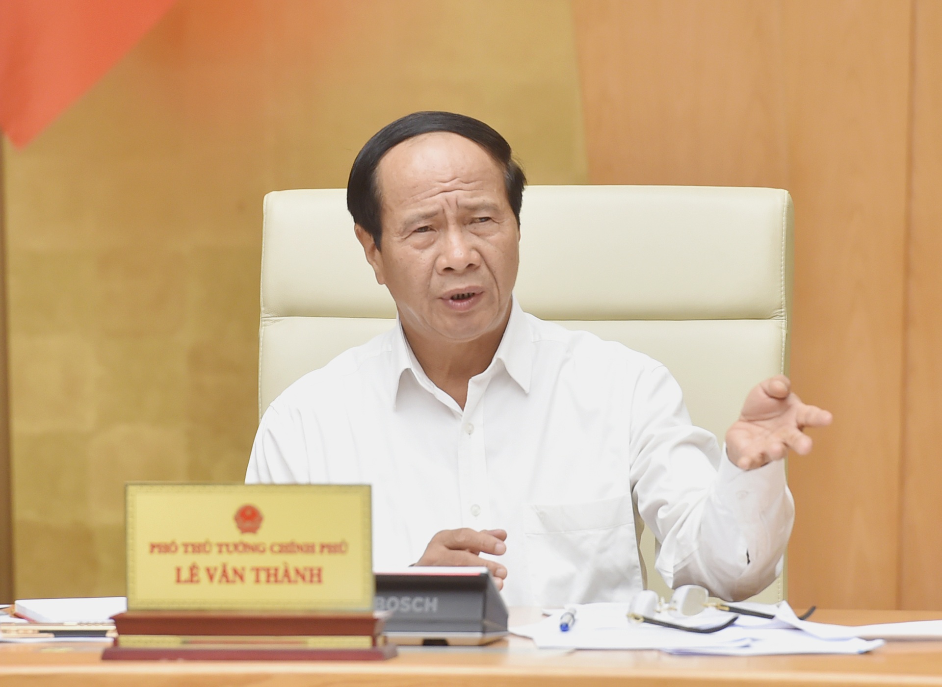 Hình ảnh Phó Thủ tướng dầm mưa trong rốn lũ và dãi nắng trên công trường - 13 Hình ảnh Phó Thủ tướng dầm mưa trong rốn lũ và dãi nắng trên công trường - 13