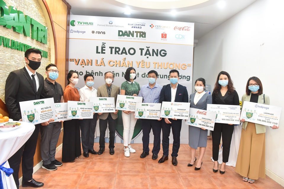 Bạn đọc Dân trí tiếp tục ủng hộ tuyến đầu chống dịch hơn 1,7 tỉ đồng - 5 Bạn đọc Dân trí tiếp tục ủng hộ tuyến đầu chống dịch hơn 1,7 tỉ đồng - 5