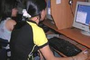 Công nhân “săn”… tình online