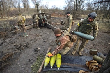 Ukraine đặt bẫy, gài mìn ngăn Nga đột kích dọc phòng tuyến miền Đông