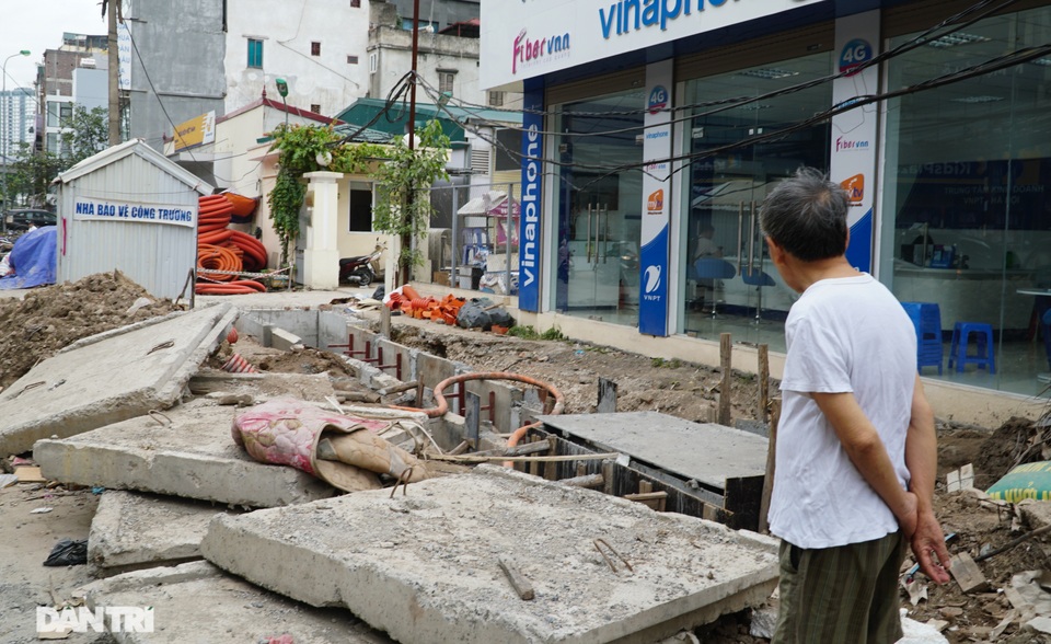 Hà Nội: Hơn 400 mét đường ì ạch thi công gần 3 năm chưa xong - 10 Hà Nội: Hơn 400 mét đường ì ạch thi công gần 3 năm chưa xong - 10