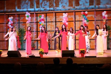 Ấm áp niềm vui đón Xuân Mậu Tuất của cộng đồng người Việt tại Canada