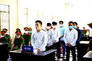 Mâu thuẫn từ mùi hôi của phân lợn, cả gia đình bị truy sát