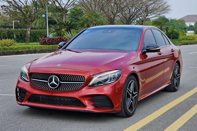 Mercedes-Benz C 300 AMG 2021 mất giá gần 800 triệu đồng sau 3 năm sử dụng