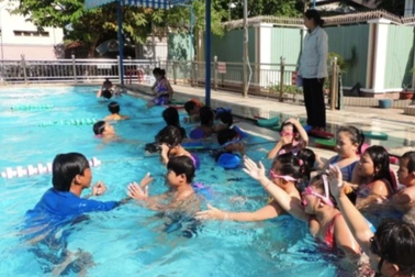 Học sinh chết đuối ở hồ bơi trường quốc tế: Mẹ ám ảnh, quản lý trường run