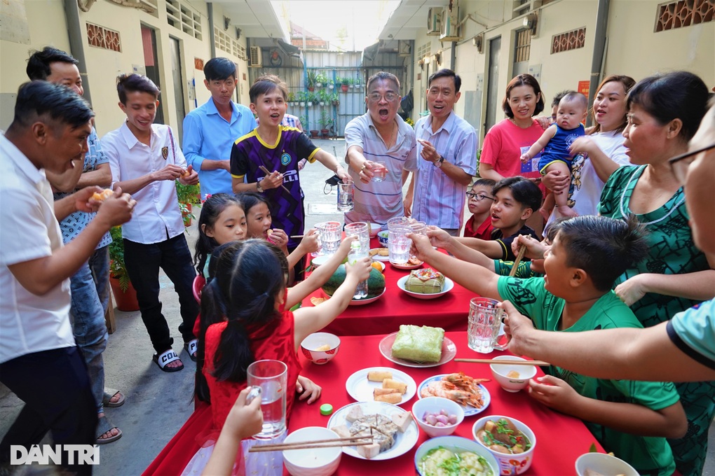 Lỡ hẹn nhiều năm, công nhân ngóng nghỉ lễ 5 ngày: Nhớ nhà lắm rồi! - 1