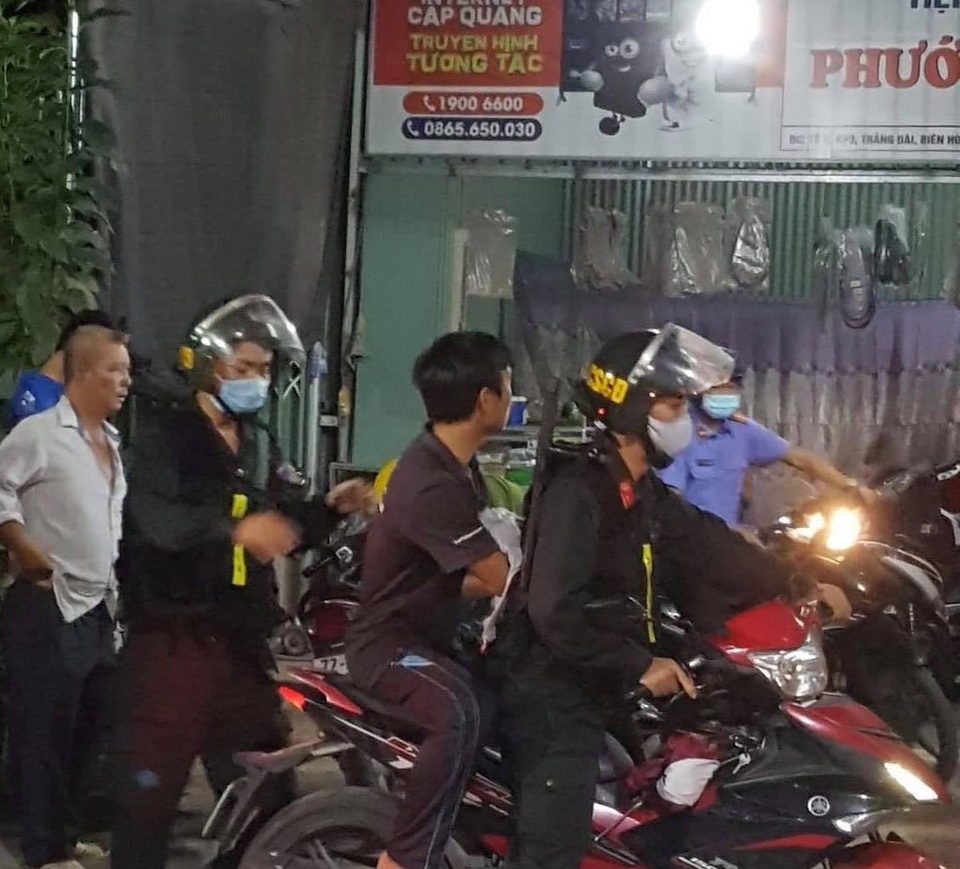 Gã thợ sửa xe giả làm thầy bùa trừ ma để dâm ô bé gái - 1 Gã thợ sửa xe giả làm thầy bùa trừ ma để dâm ô bé gái - 1