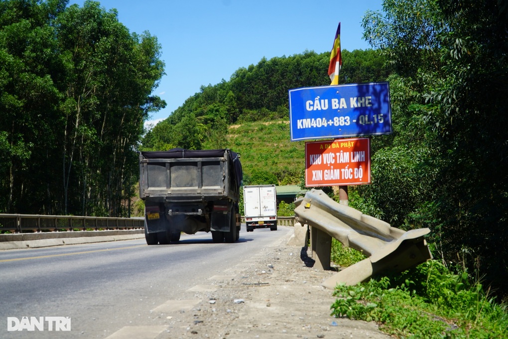 Vụ biển báo giao thông lạ ở Hà Tĩnh: Chính quyền địa phương vào cuộc - 2