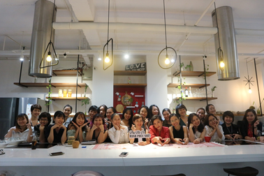 "Phụ nữ ơi, hạnh phúc nhé!" thông điệp của 100 tác giả nữ