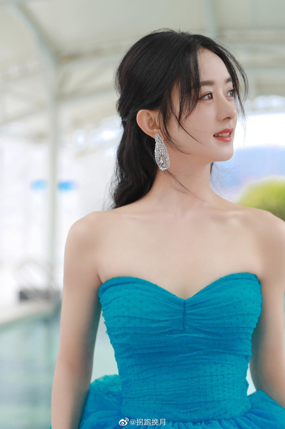 Bà mẹ một con Triệu Lệ Dĩnh hoá thân thành nàng Lọ lem xinh đẹp - 3 Bà mẹ một con Triệu Lệ Dĩnh hoá thân thành nàng Lọ lem xinh đẹp - 3