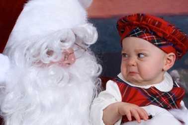 Khoảnh khắc của bé và ông già Tuyết