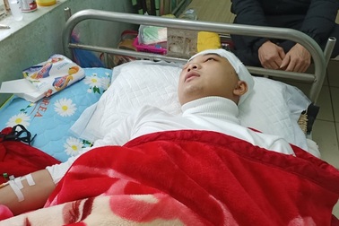 Thanh Hóa: Khởi tố, bắt tạm giam nam sinh lớp 11 đánh bạn vỡ sọ não