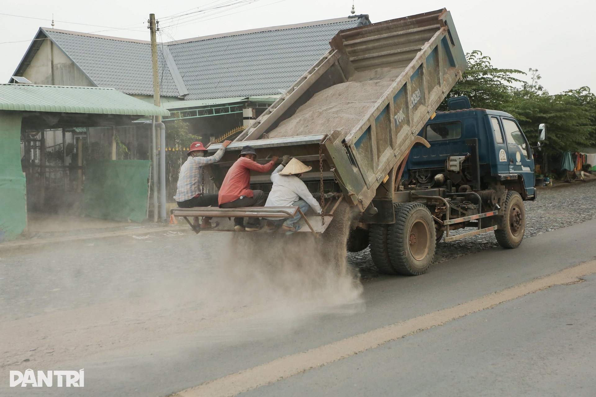 Đường 1.500 tỷ ở Tây Ninh nhộn nhịp thi công sau nhiều tháng “đắp chiếu” - 8 Đường 1.500 tỷ ở Tây Ninh nhộn nhịp thi công sau nhiều tháng “đắp chiếu” - 8