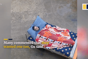 Lười phải dậy sớm, người đàn ông chế tạo giường có thể "ngả lưng" ở mọi nơi