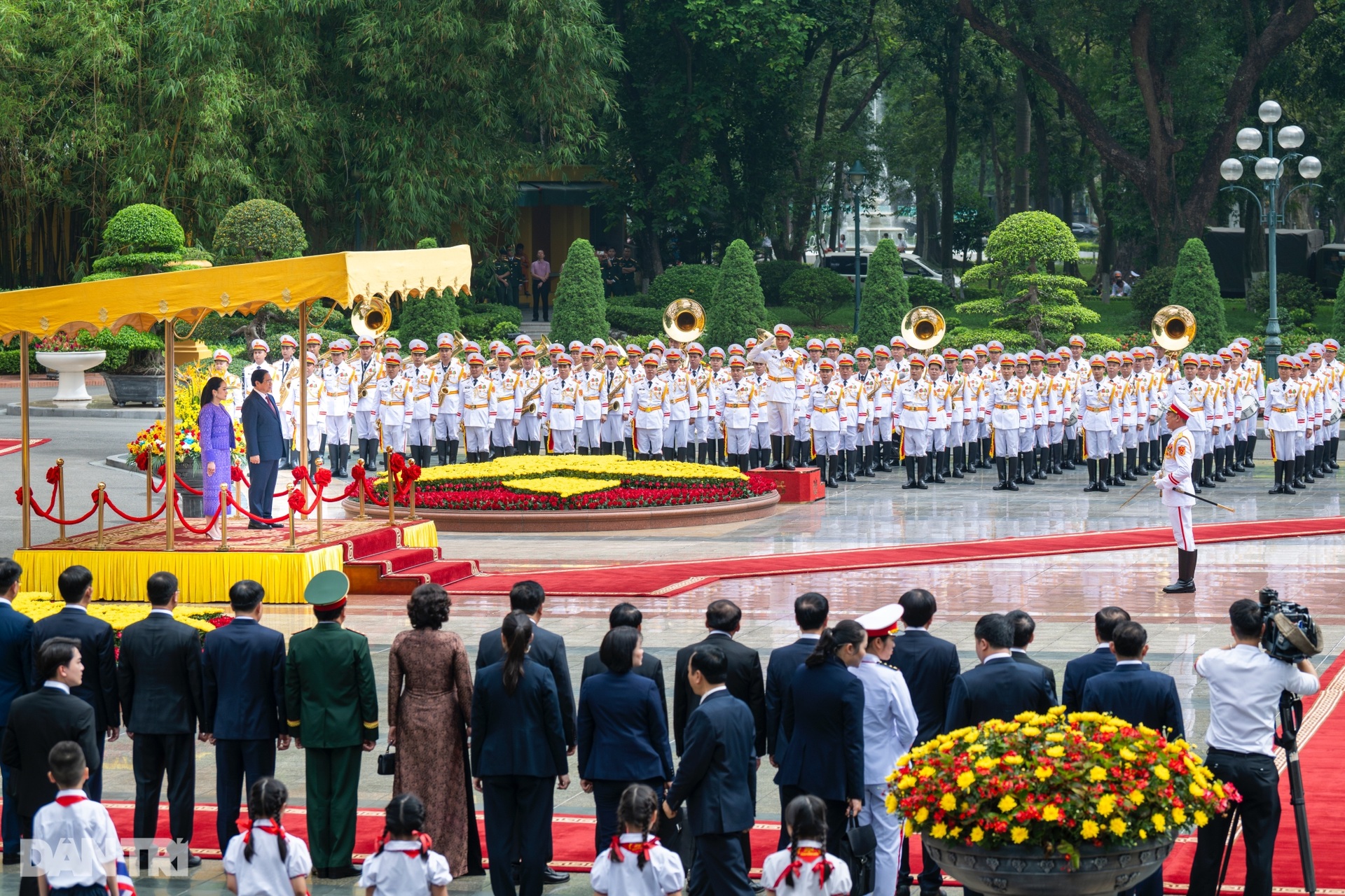 Trang trọng lễ đón Thủ tướng Thái Lan thăm chính thức Việt Nam - 5 Trang trọng lễ đón Thủ tướng Thái Lan thăm chính thức Việt Nam - 5