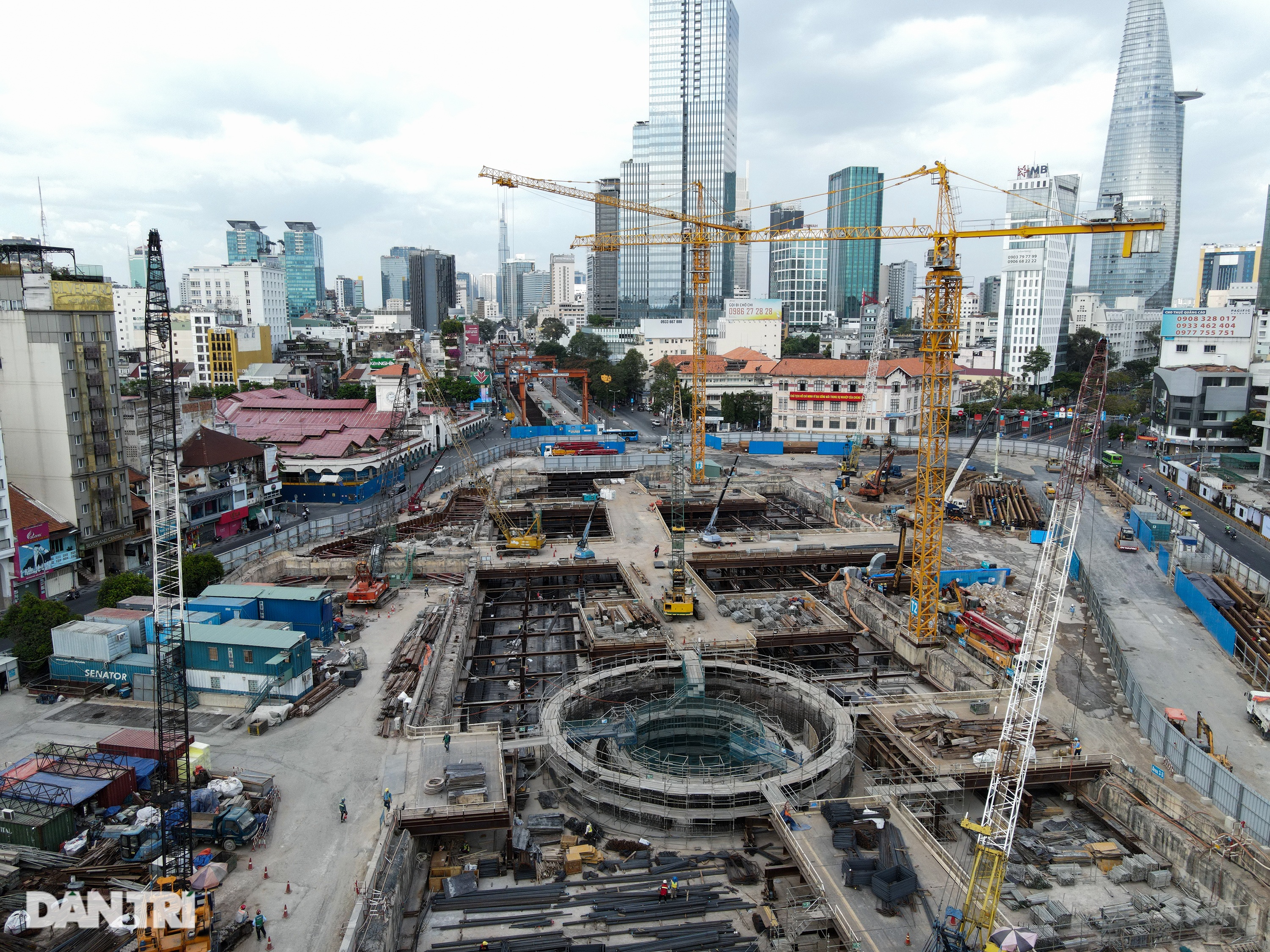 Khám phá giếng trời khổng lồ ăn sâu xuống lòng đất tại ga Metro Bến Thành - 10 Khám phá giếng trời khổng lồ ăn sâu xuống lòng đất tại ga Metro Bến Thành - 10