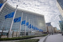 EU trừng phạt hơn 500 cá nhân của Nga