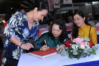 Nữ nhiếp ảnh gia kể hành trình hơn 10 năm đi "săn" mặt trời