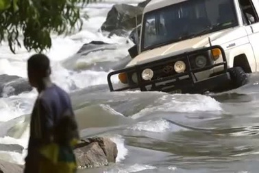 Khúc sông tử thần nơi cá sấu nước mặn luôn rình rập chờ đoạt mạng