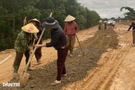 Đường hàng chục tỷ đồng ì ạch, dân khốn khổ giữa bùn lầy, bụi nắng
